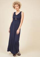  Sitting In Your Breakfast Nook With Your Bestie, Life Has Never Been More Beautiful. This Emerald Green Maxi Dress - With Its Twisted Front Detail And Soft Jersey Knit - Complements A Morning Spent Making Time For What&rsquo;s Important.
