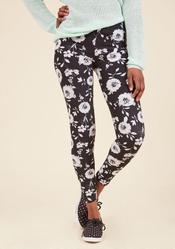  All Kinds Of Cozy Leggings In Monochrome Bouquet In L