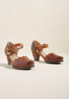 Modcloth Unique Sweetness Leather Heel In Caramel In 42
