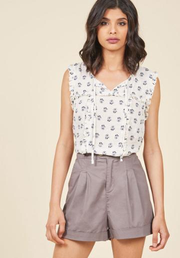 Modcloth Summer Lovin' Shorts In Stone In Xs