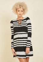  Coffee Shop Reading Long Sleeve Dress In Monochrome In Xxs