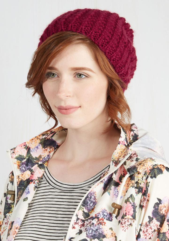 Modcloth Beignet Or Nay Hat In Cranberry