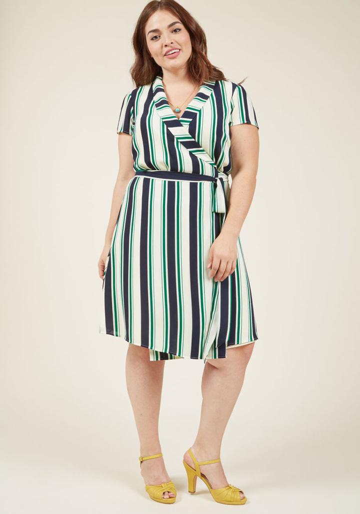 Modcloth Shawl Collar Short-sleeved Wrap Dress In Xl
