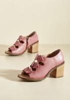 Latigo Rtv Closed:just Bows To Show Leather Heel In Dusty Rose In 10