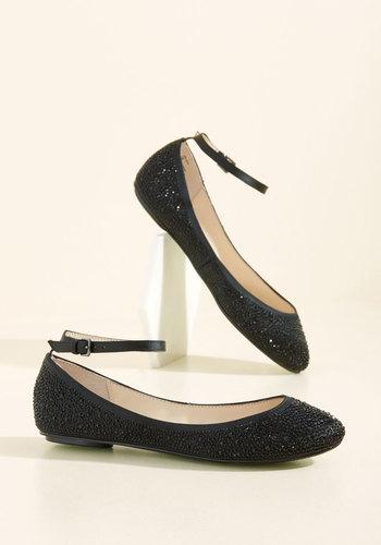  Dazzling Demeanor Flat In Noir In 6.5