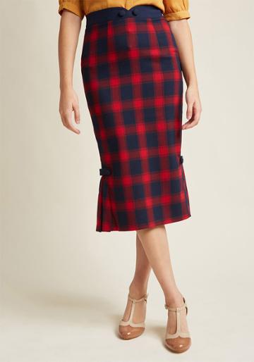Modcloth Care To Converse? Pencil Skirt In Cardinal In Xl