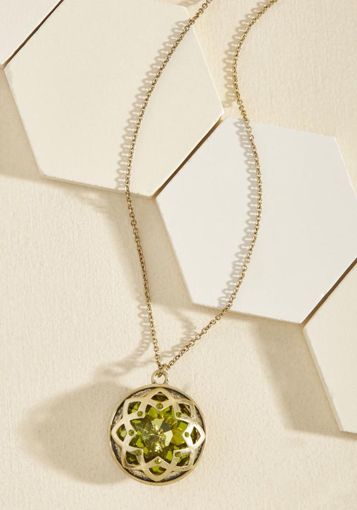 Modcloth It Was An Honest Mystique Necklace In Moss