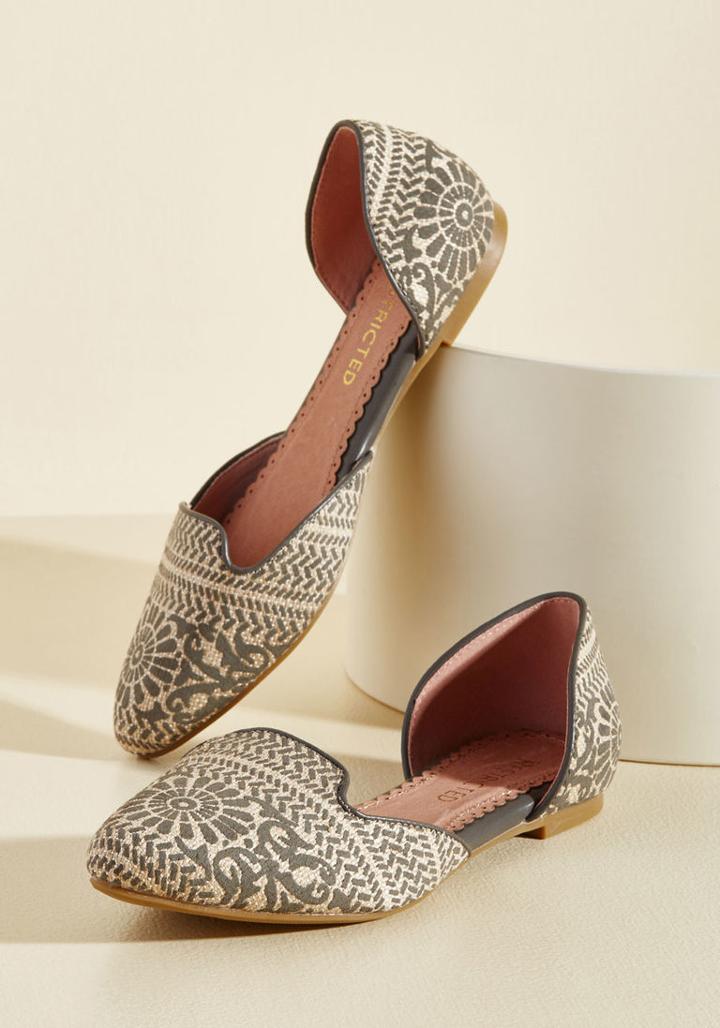  Well-stepped Flat In Charcoal In 10