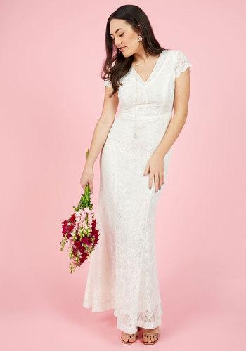  Grand Staircase Entry Maxi Dress In Ivory In M