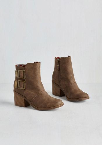 Rocketdog Urbanite On The Town Bootie In Chestnut