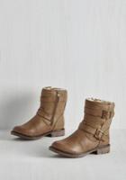 Dirtylaundry Fearless Footing Boot In Cappuccino