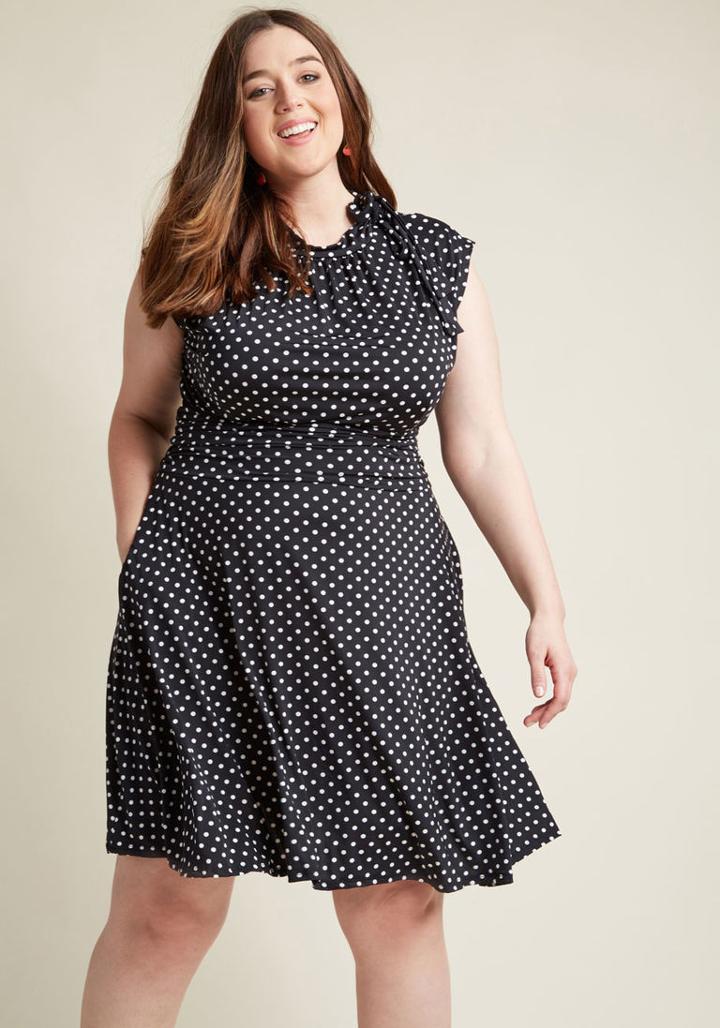 Retrolicious Dance Floor Date A-line Dress In Black Dots