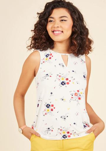 Modcloth All For A Good Cosmopolitan Tank Top In Ivory Floral In L