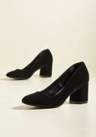 Modcloth Cue The Classics Velvet Heel In Noir