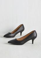  Sleek And Low Heel In Black In 6.5
