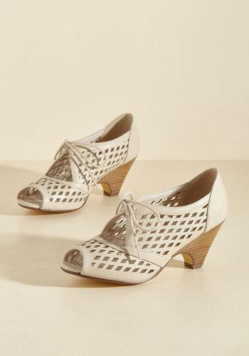  Perf Your While Peep Toe Heel In Ivory In 38