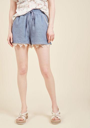  Studio Shopping Shorts In L