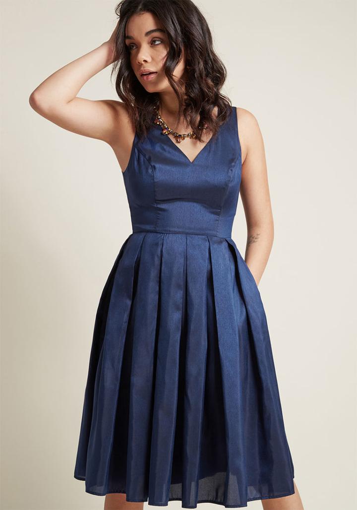 Modcloth Fancy Pleated Midi Dress In Navy In S