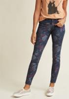 Modcloth Five-pocket Floral Skinny Jeans In Dark Wash In S