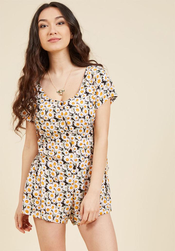  Adrift On Daisies Floral Romper In L