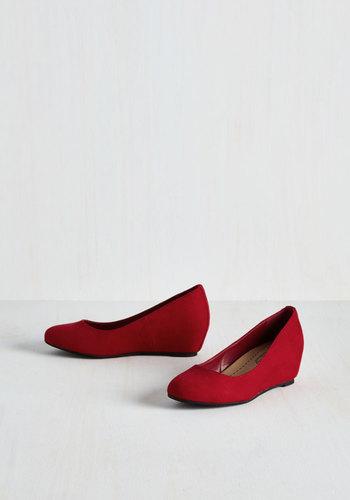 Fortunedynamic Model Of Modesty Wedge In Red