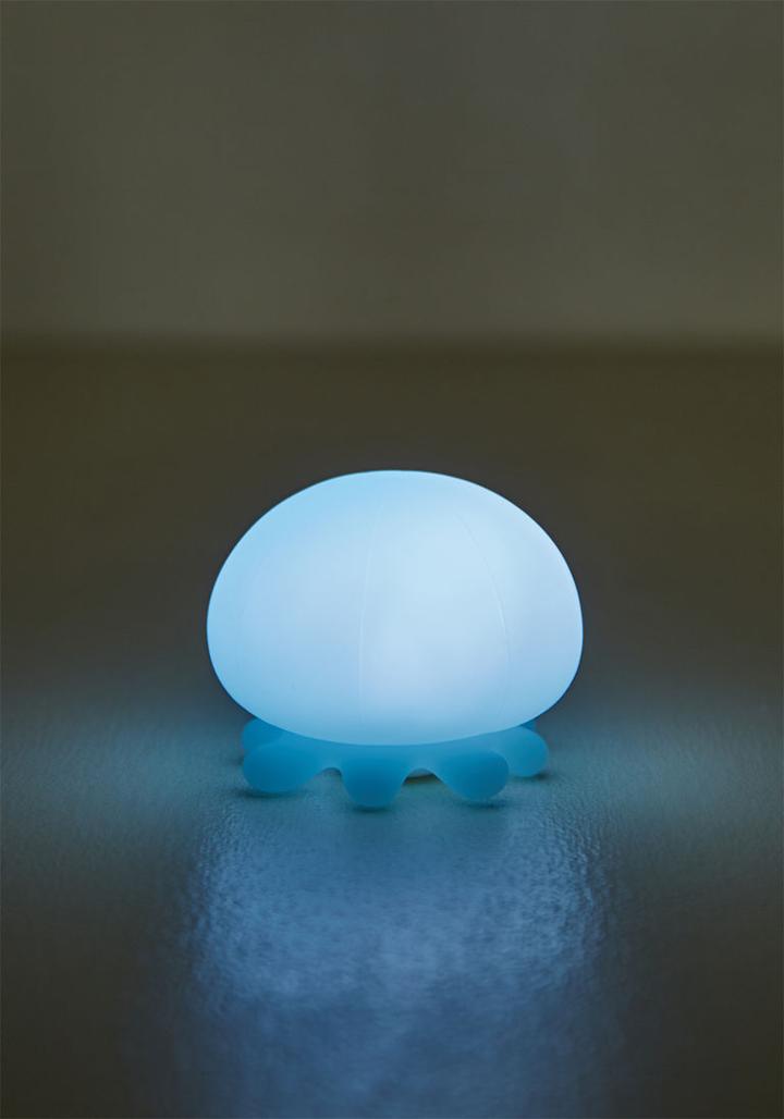 Modcloth Sudsy Buddy Bath Light In Jellyfish