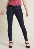 Modcloth Embroidered Pocket Skinny Jeans In Dark Wash In 2x
