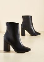  Minute By Minimalist Block Heel Boot In Black In 7.5