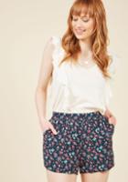  Exceedingly Pleasing Shorts In Navy Floral In 1x