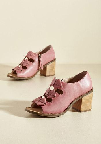  Just Bows To Show Leather Heel In Dusty Rose In 9.5