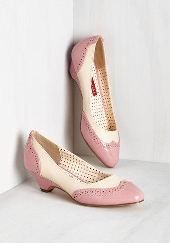 Baitfootwearnineeightnine Sweet Spectator Heel In Petal