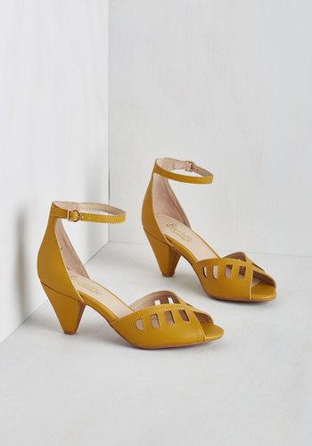 Seychelles Astonish Heel In Sunflower