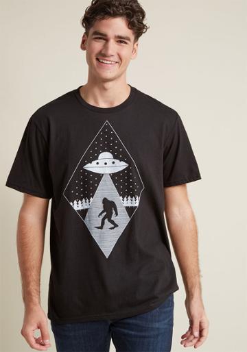 Modcloth Cryptid Depicted Men's Graphic Tee In Xxl