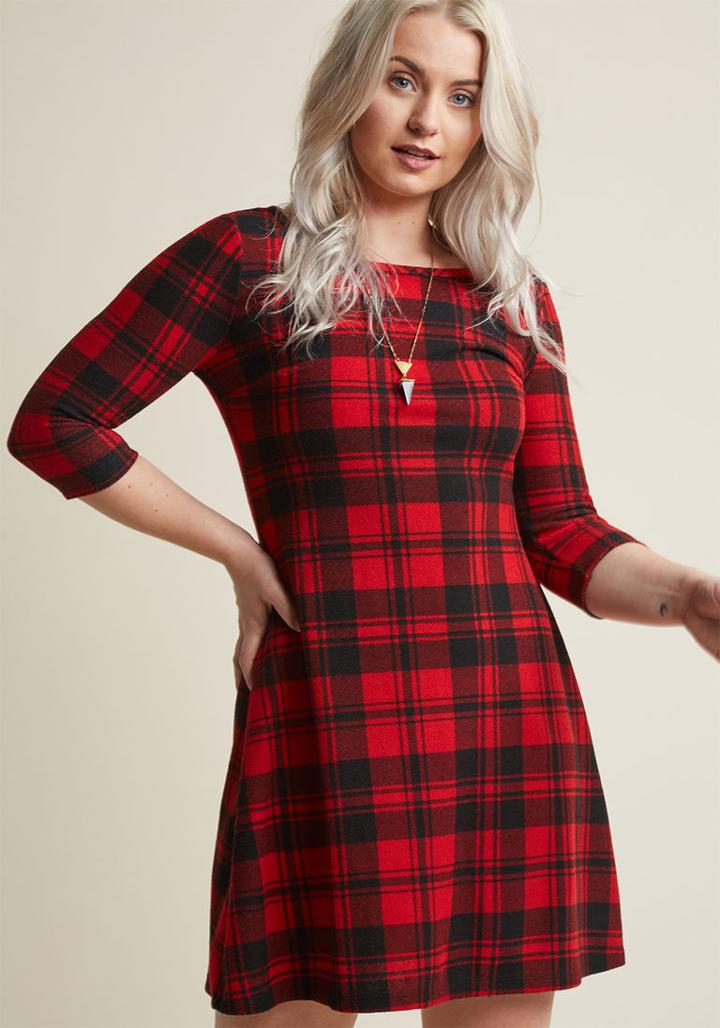 Modcloth Cozy Plaid Sweater Dress In Xxs