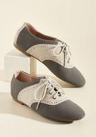Modcloth Academic Excellence Oxford Flat In Stone