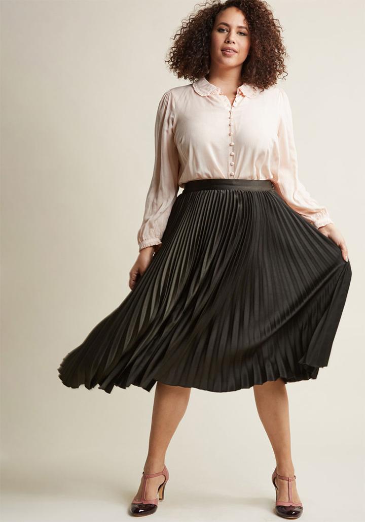 Modcloth Polished Pleated Midi Skirt In Green In M