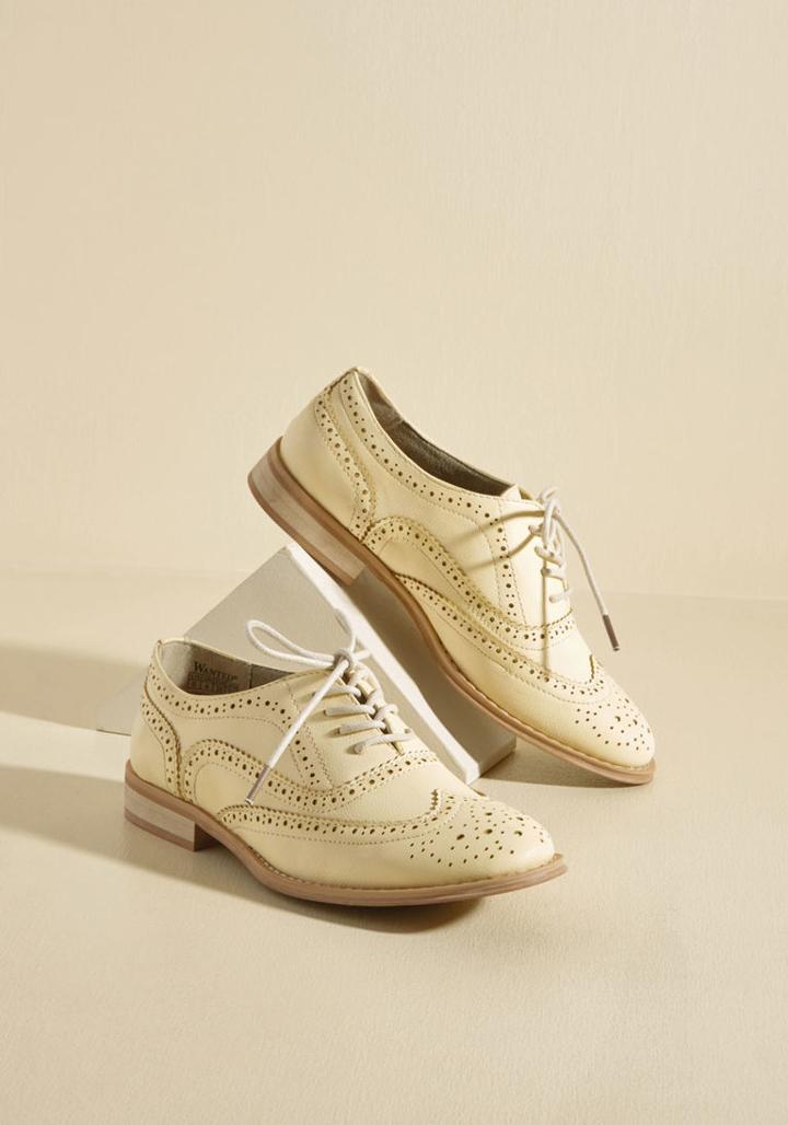 Modcloth Talking Picture Oxford Flat In Buttercup In 6