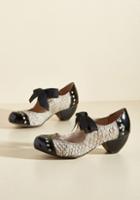 Modcloth Bow'n Places Leather Heel In Dove Grey