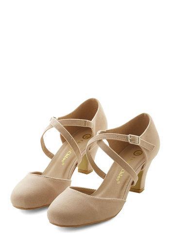 Intouchfootwear Memorable Moves Heel In Beige