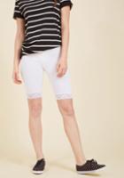  Across Town Shorts In White In 3x
