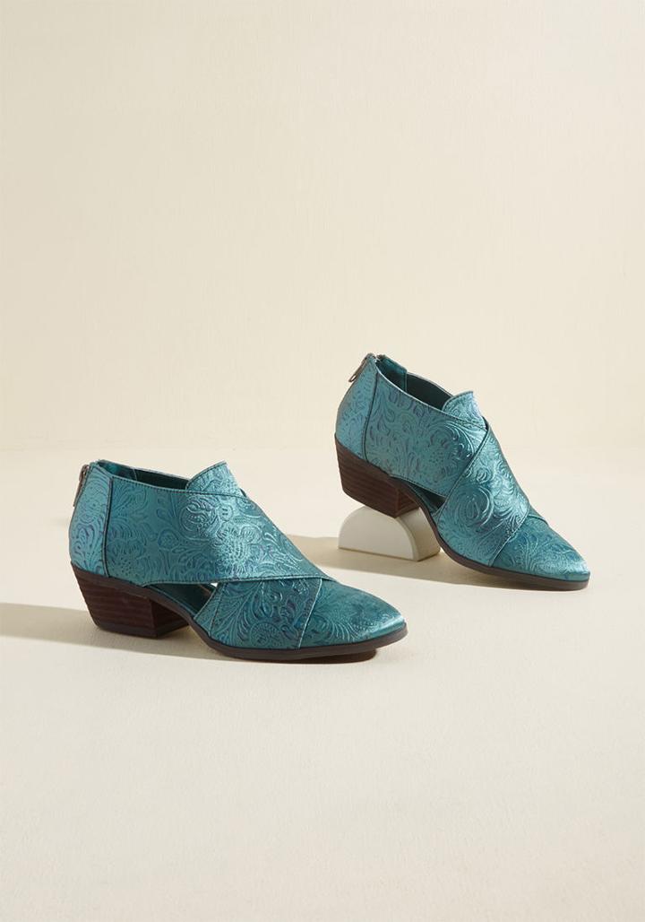 Modcloth Repping Radiance Cutout Bootie In Aegean In 9