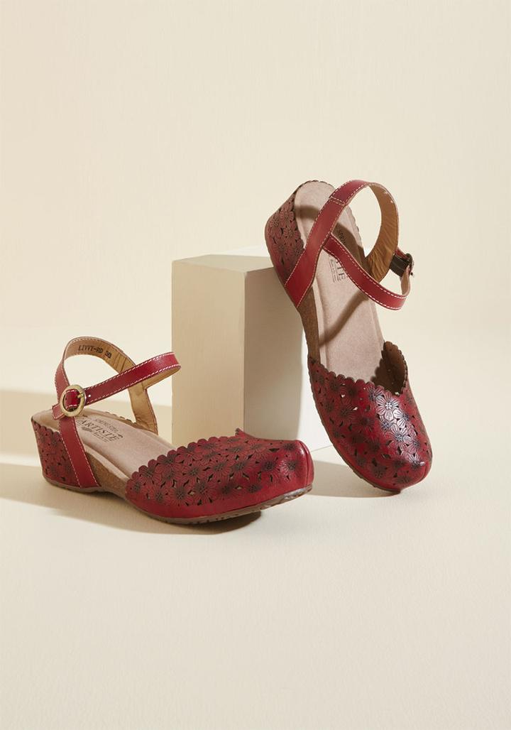 Modcloth Happy Flower Wedge In Poppy
