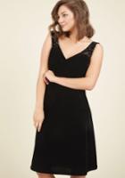  Pin-up To The Challenge Velvet Dress In Onyx In Xs