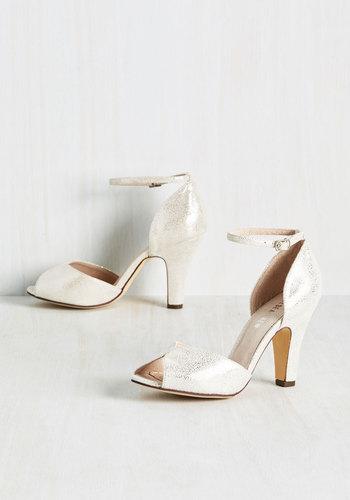  Fine Dining Metallic Heel In Frost In 40