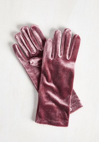 Jeannesimmonsaccessories Class From The Past Gloves In Mauve