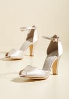  Scallop Your Alley Peep Toe Heel In Ivory In 38