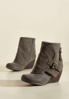  Follow The Fashionista Boot In Pebble In 7.5