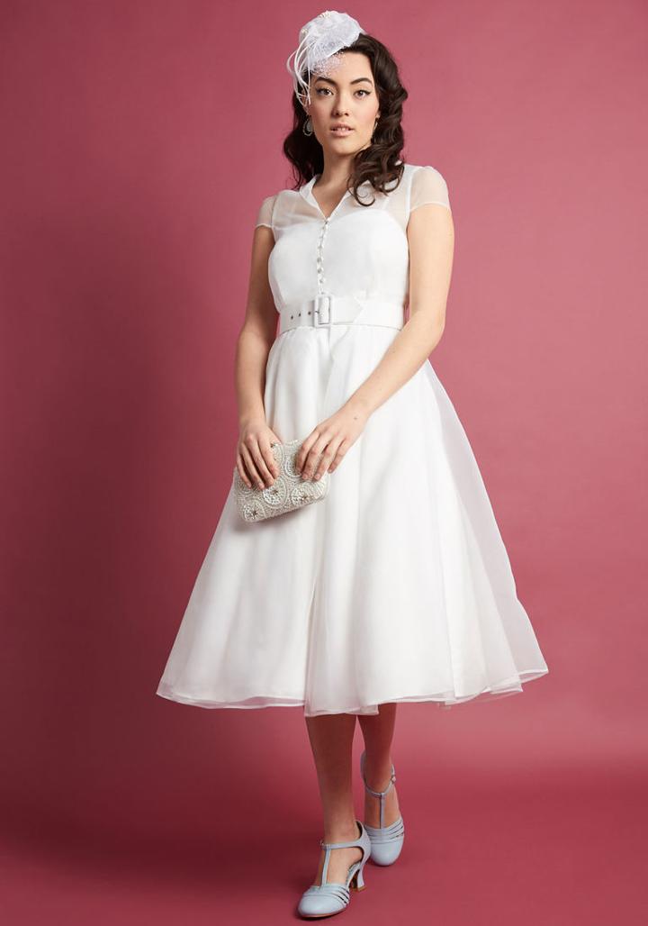 Modcloth Fantasy Fulfilled Shirt Dress In White In 3x