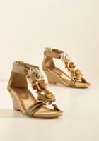  Aromatic Bouquet Wedge In Gold In 41