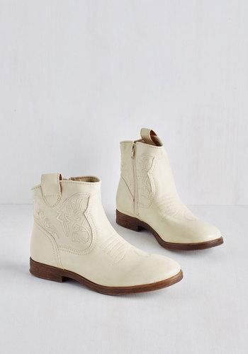 Dolcebymojomoxy What's The Gig Idea? Bootie In Ivory
